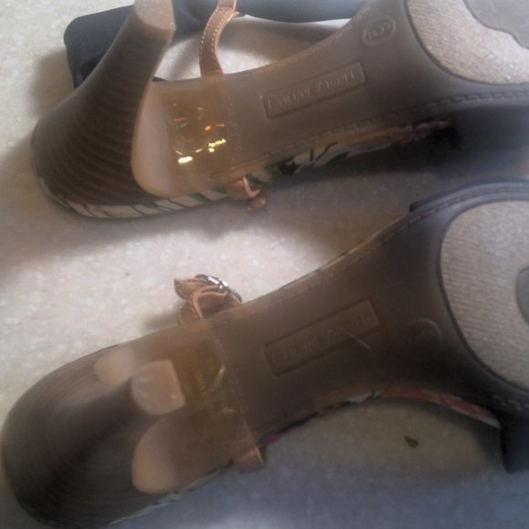 ETIENNE AIGNER 3 INCH HEEL NAVY/FLORAL PUMP WITH PEEKABOO HEEL, TOE AND SIDES -6 - Picture 13 of 14